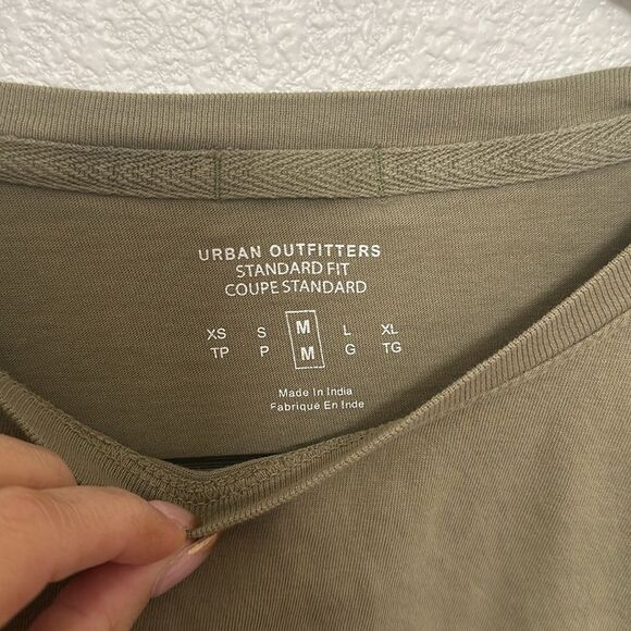 Urban Outfitters Men’s Medium Green T-Shirt - Picture 2 of 3